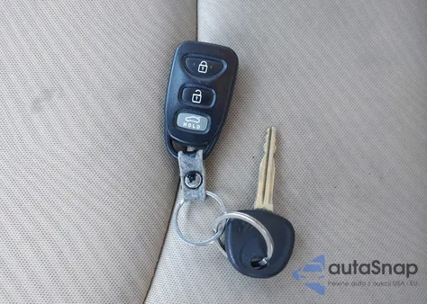 2012 Hyundai Elantra Gls (Ulsan Plant) z USA, uszkodzony, nr VIN KMHDH4AE2CU297423